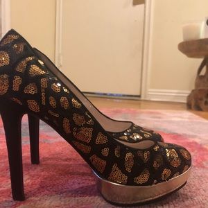 Vince Camuto platform black & gold shoes size 7.5